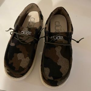 Boys Hey Dude shoes size 3 youth big boy